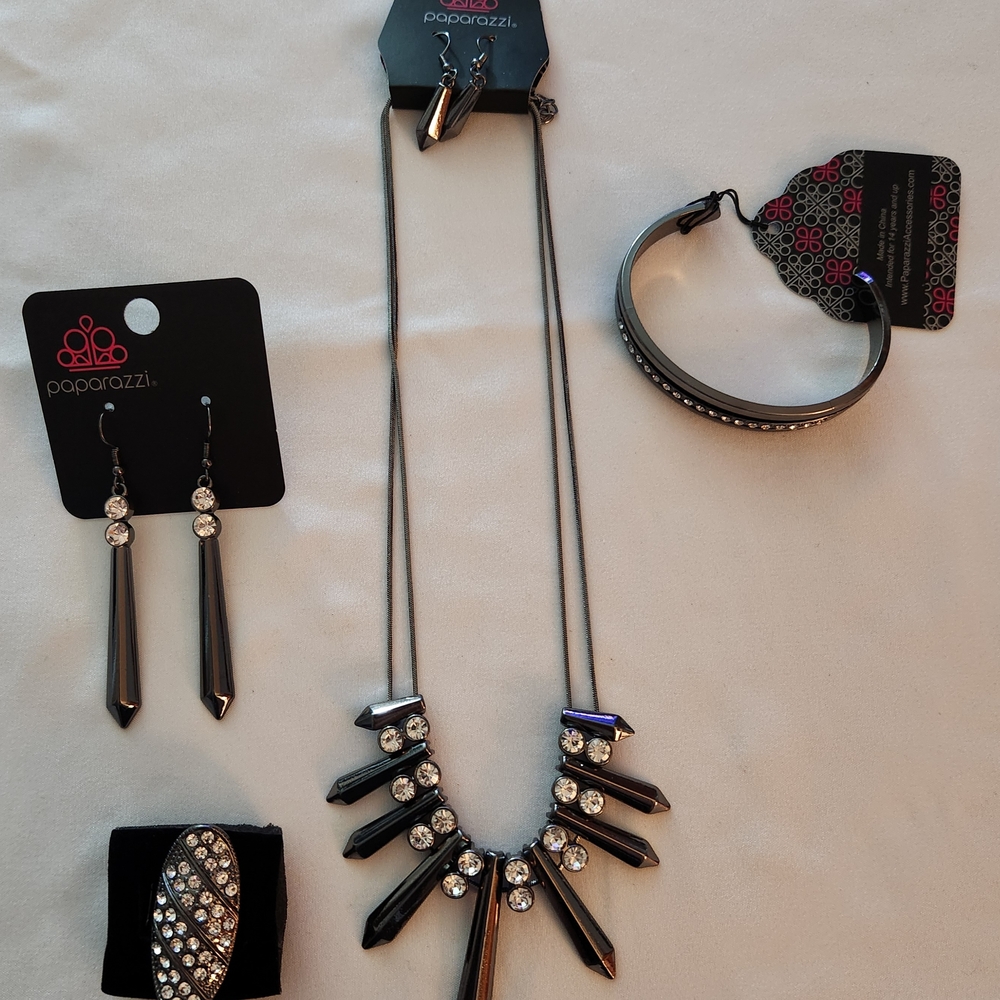 Paparazzi Black and Silver Necklace Set